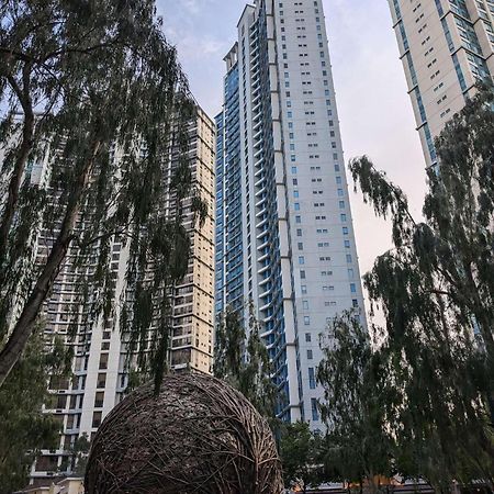 Bellagio One Bedrroom Bgc Burgos Circle By Christine Suites Ph 따구익 외부 사진