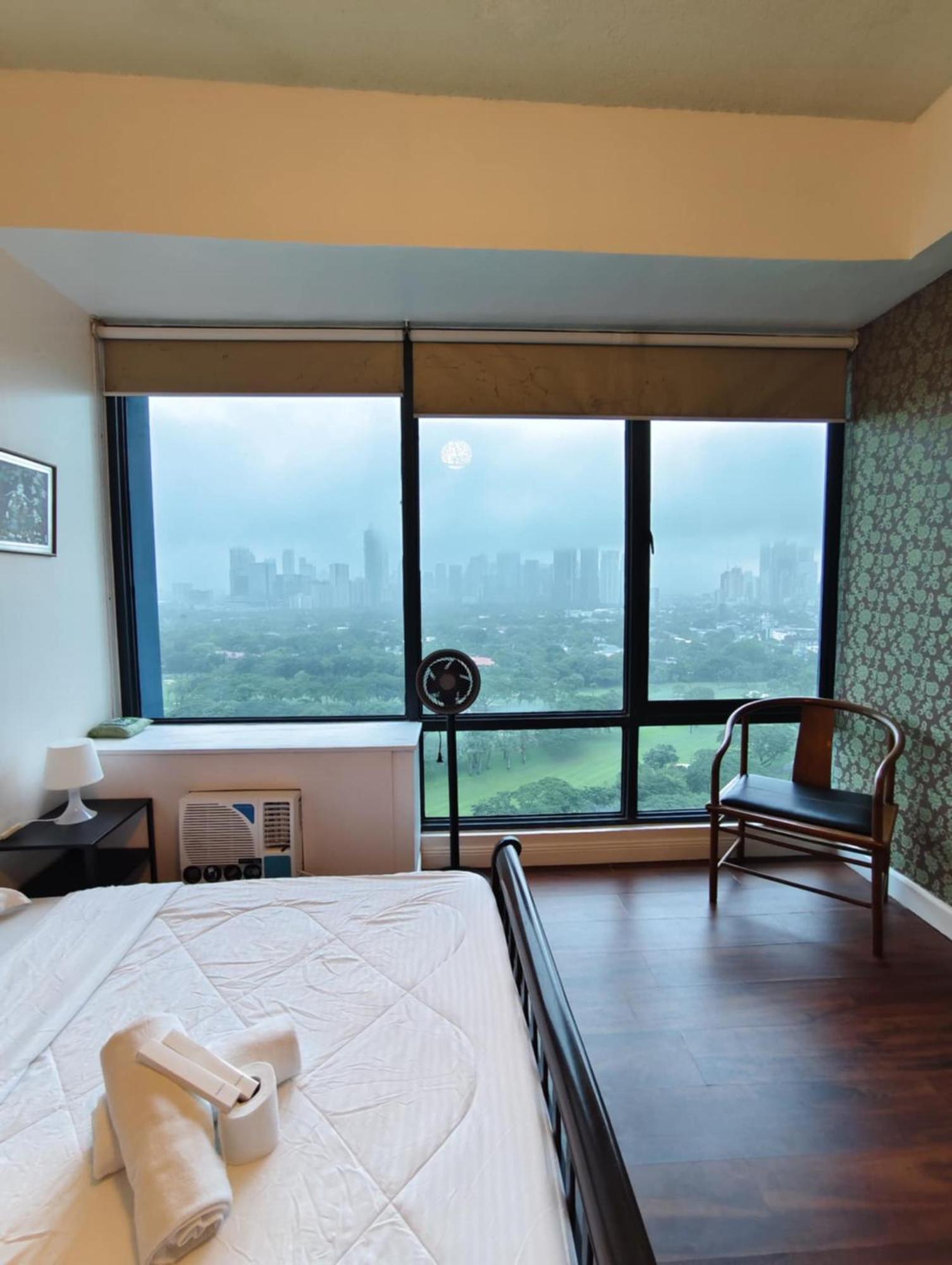 Bellagio One Bedrroom Bgc Burgos Circle By Christine Suites Ph 따구익 외부 사진